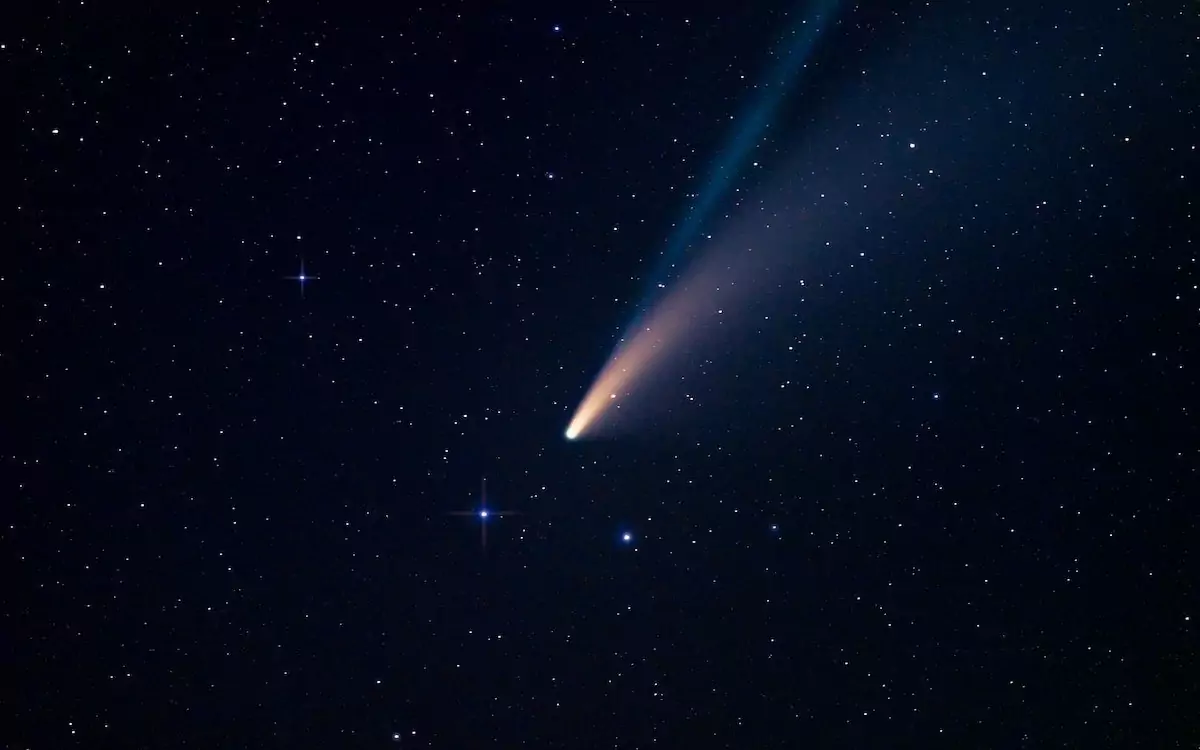 What happens if the comet with the largest core crashes into the Earth?